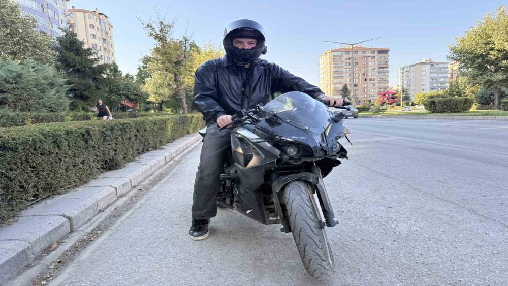 Kazadan sonra motosikletini teslim alan gen&ccedil;, 5 dakika sonra bir kaza daha yaptı

