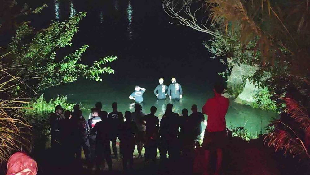 Manavgat Şelalesi&rsquo;nde adacıkta mahsur kalan 6 kişi kurtarıldı

