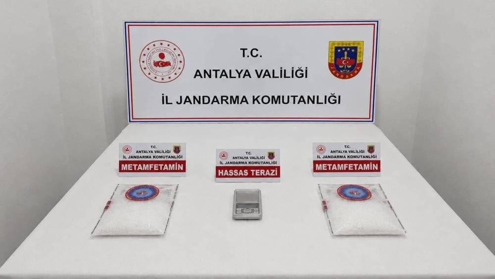 Antalya&rsquo;da otel odasında uyuşturucuya 2 tutuklama
