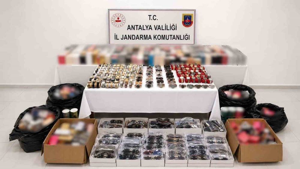 Manavgat&rsquo;ta 4 milyon 350 bin liralık g&uuml;mr&uuml;k ka&ccedil;ağı &uuml;r&uuml;n ele ge&ccedil;irildi
