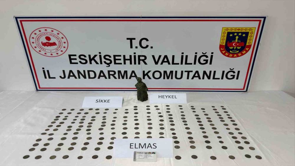 Jandarma tarihi eser değerinde 1 elmas, 1 heykel ve 194 bronz sikke ele ge&ccedil;irdi, ş&uuml;pheli tutuklandı
