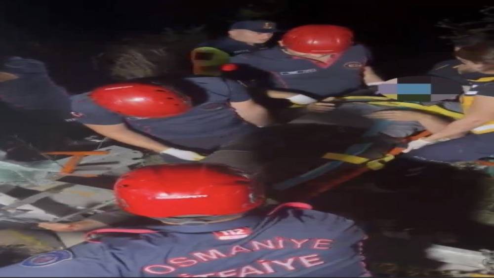 Osmaniye&rsquo;de TAG Otoyolu&rsquo;nda tır devrildi: 1 yaralı
