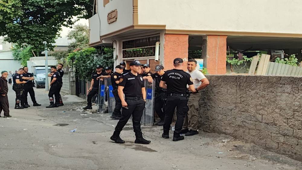 Batman&rsquo;da annesini &ouml;ld&uuml;rd&uuml;ğ&uuml; iddia edilen ş&uuml;pheli tutuklandı
