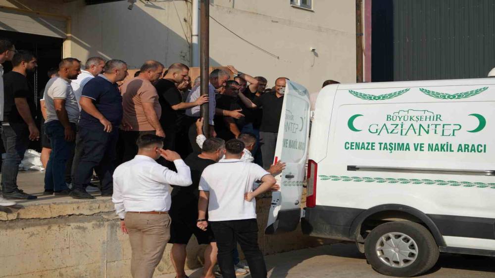 Batan gemide hayatını kaybeden Nihat Balyemez&rsquo;in cenazesi Gaziantep&rsquo;e getirildi

