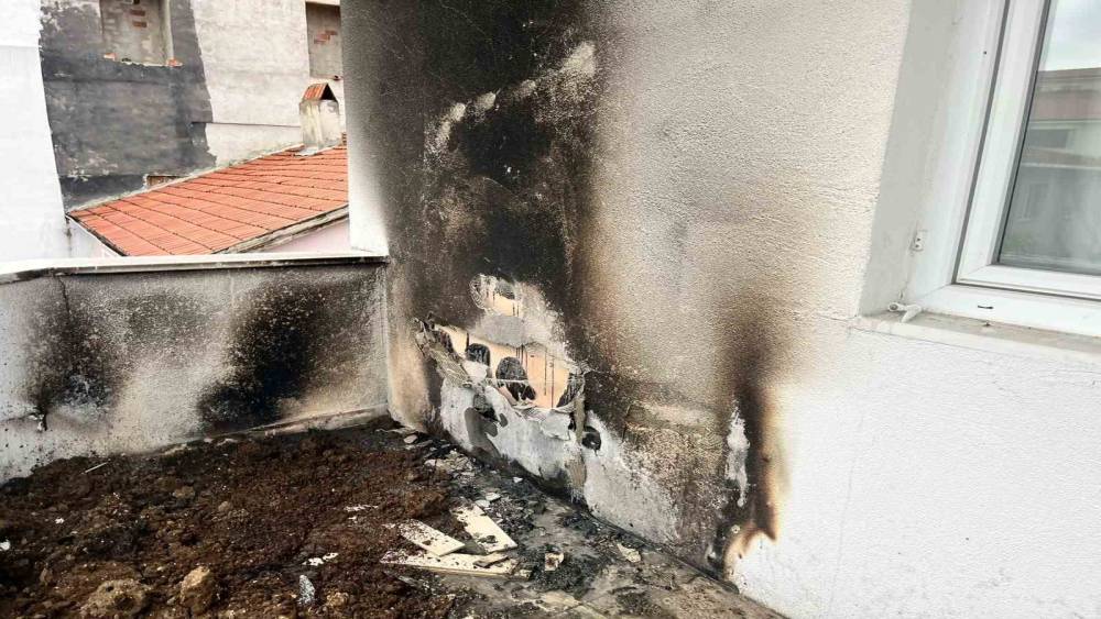 Bilecik&rsquo;te balkonda d&uuml;d&uuml;kl&uuml; tencerede unutulan yemek yangına neden oldu
