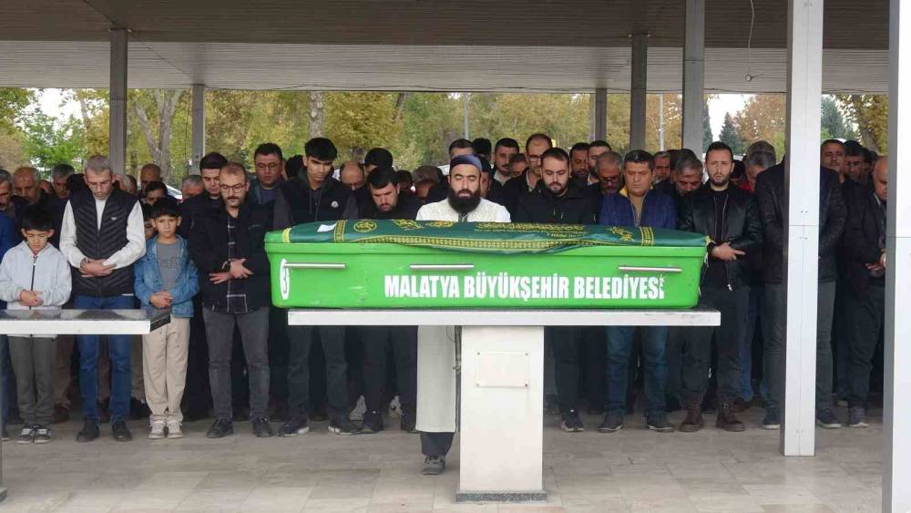 Bisiklet kazasında hayatını kaybeden adliye &ccedil;alışanı Malatya&rsquo;da defnedildi
