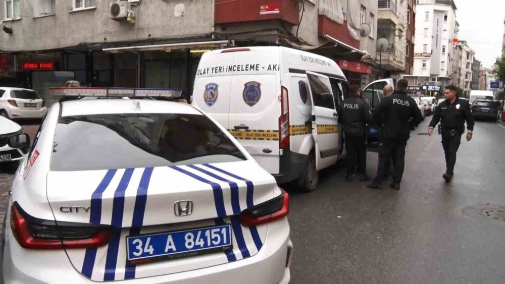 Zeytinburnu&rsquo;nda esnaf ile hara&ccedil; ş&uuml;phelisi arasında silahlı kovalamaca
