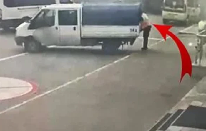 Bayrampaşa&rsquo;da okul &ccedil;evresinde gezen ş&uuml;pheli g&ouml;zaltına alındı