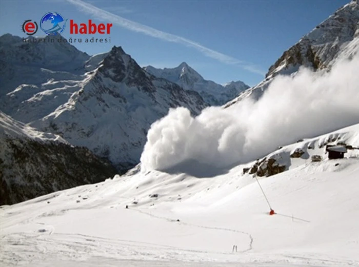 Erzincan-Sivas karayoluna &ccedil;ığ d&uuml;şt&uuml;