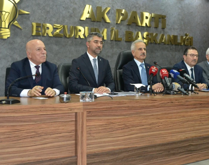 Bakan Uraloğlu’nun Erzurum’daki temasları samimi görüntülere sahne oldu. Ancak kamuoyu artık söz değil, icraat bekliyor