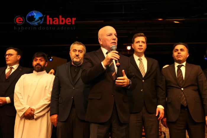 Başkan Sekmen Sahnede 