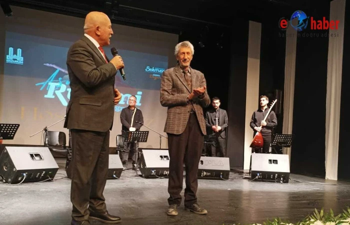 Erzurum’da sözün ve sazın ustası Âşık Ruhani, düzenlenen anma programında rahmet ve minnetle yâd edildi. 