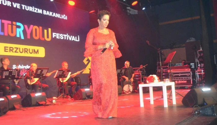 Erzurum'da Aysun Gültekin’e Yoğun İlgi, Salon Taştı