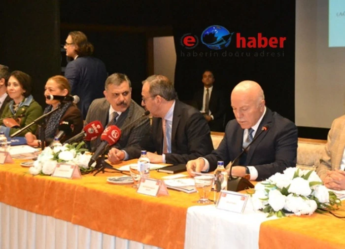  Erzurum Valiliği ve belediyeler, engelli bireylerin toplumsal hayata katılımını artırmak için özverili çalışmalar yürütüyor. TBMM’nin himayesinde düzenlenen istişare toplantısı ve saha ziyaretleri, bölge illerinin ortak çözüm arayışına sahne oldu.