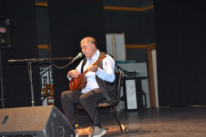Bağlamanın ustası Erzincan, kültürü sahneye taşıdı