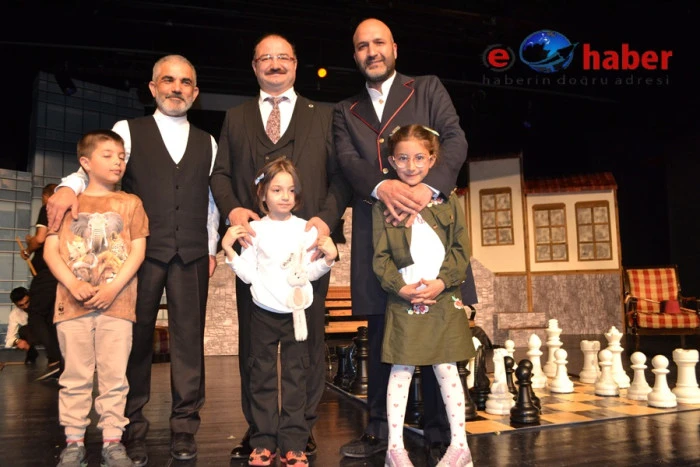 ''Son Hamle-Uyanış'' Sahnede Tiyatro severlerle buluştu