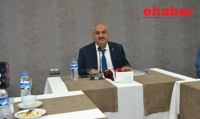 Aziziye Belediye Başkanı Emrullah Akpunar, Ilıca Termal Otelde basın toplantısı yaptı..