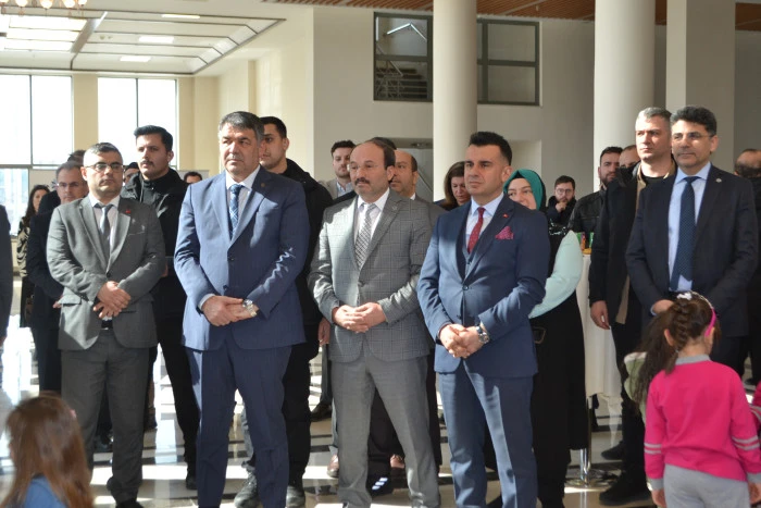 Rekt&ouml;r B&uuml;lent &Ccedil;akmak: ET&Uuml; Psikolojik Danışma Merkezini Halkın Hizmetine A&ccedil;tı