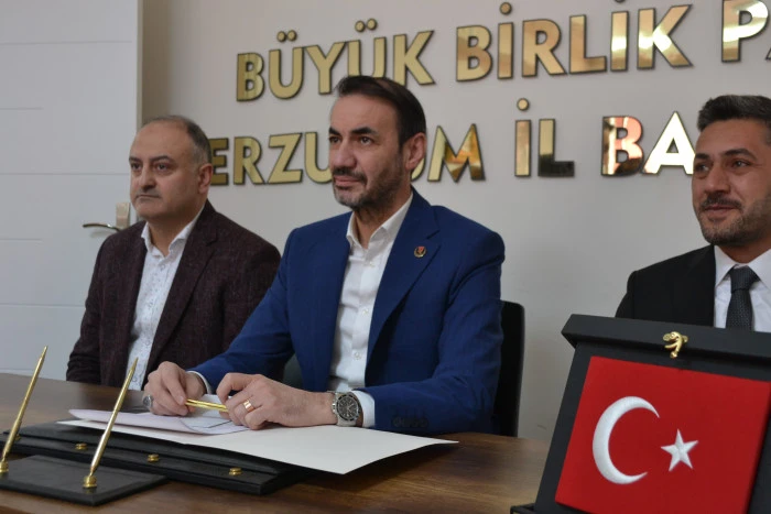 &ldquo;BBP Erzurum İl Başkanlığı&rsquo;nda yeni y&ouml;netim kurulu a&ccedil;ıklandı. Başkan Yılmaz, devlet yatırımlarının yetersizliğini vurgulayıp hızlı tren, t&uuml;nel ve ERKON&rsquo;a destek &ccedil;ağrısı yaptı.&rdquo;