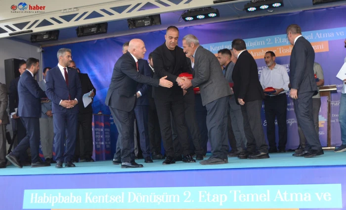 Habipbaba Kentsel D&ouml;n&uuml;ş&uuml;m Projesi&rsquo;nin 2. Etap temeli atıldı, Alipaşa Konutları&rsquo;nın anahtarları hak sahiplerine teslim edildi.