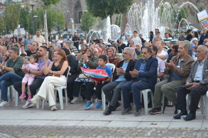 Erzurum&rsquo;da &Acirc;şıklar Şenliği Coşkusu