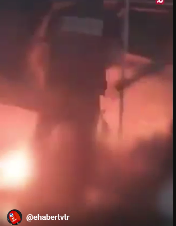 Gazze’de basın çadırı vuruldu. 5 gazeteci hayatını kaybetti. İsrail, sadece insanları değil, hakikati de hedef alıyor. Basını susturmak, dünyaya meydan okumaktır.