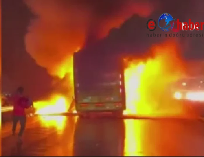 Hindistan'da motosiklet yolcu otobüsüne çarptı: 25 ölü